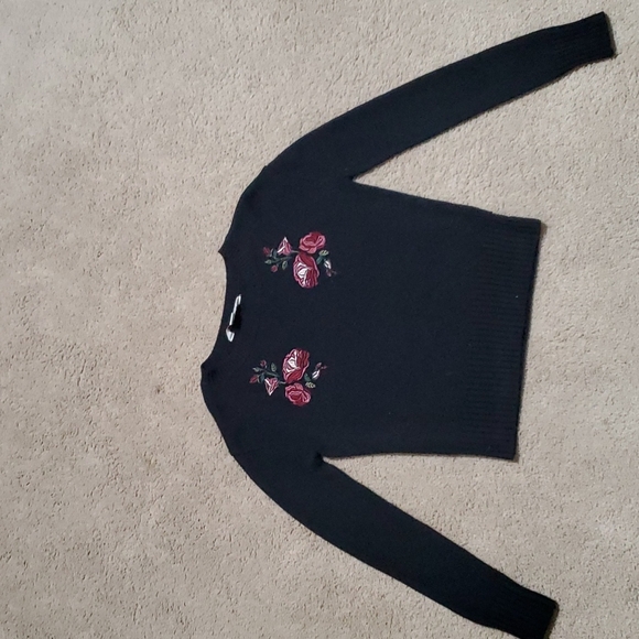 Black sweater - Picture 1 of 4